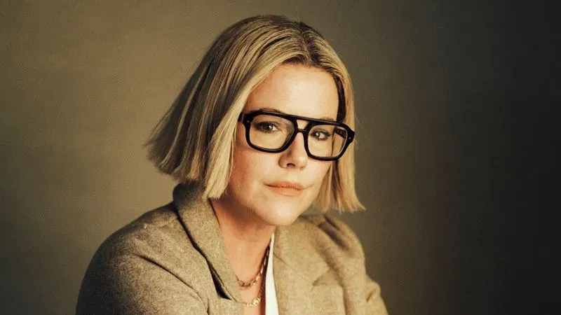 	Kathleen Robertson	